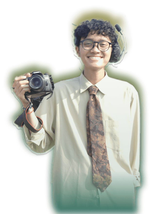 Faiq holding a camera